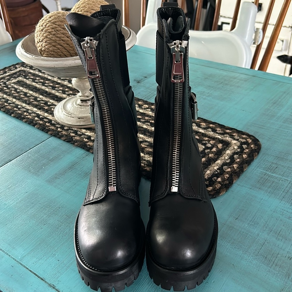 Dundop women’s black leather combat style boots - size 6